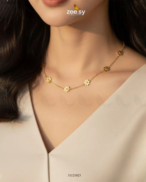 chic-floral-station-chain